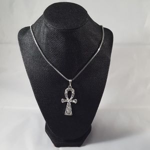 Vera by New York Anka Silver Chain